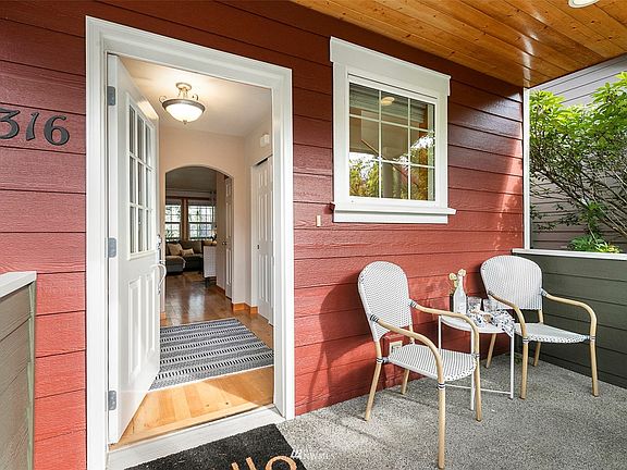 Sweet front porch for saying 'hi' to the neighbors! 