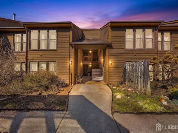 163 Hidden Hollow Ct, Edison, NJ 08820