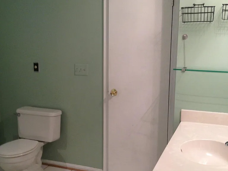 MB1- In Suite Bathroom entrance