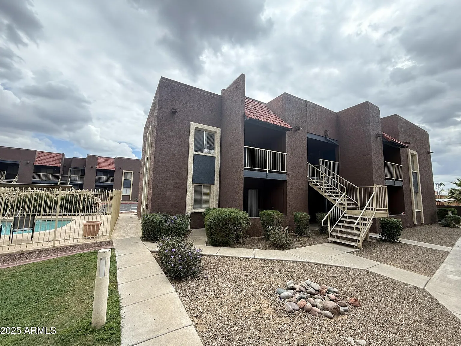 2 bed, 825 sqft, $1,300 — Photo 1