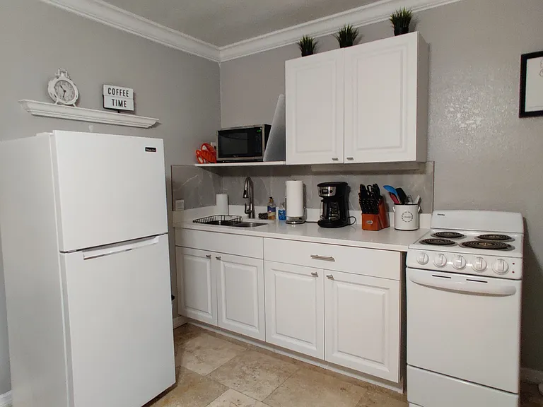 Deville Dr E — Photo 6