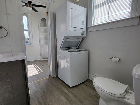 3rd image of 121 Park Dr APT 1