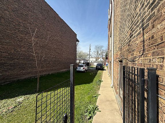5th image of 830 N Springfield Ave
