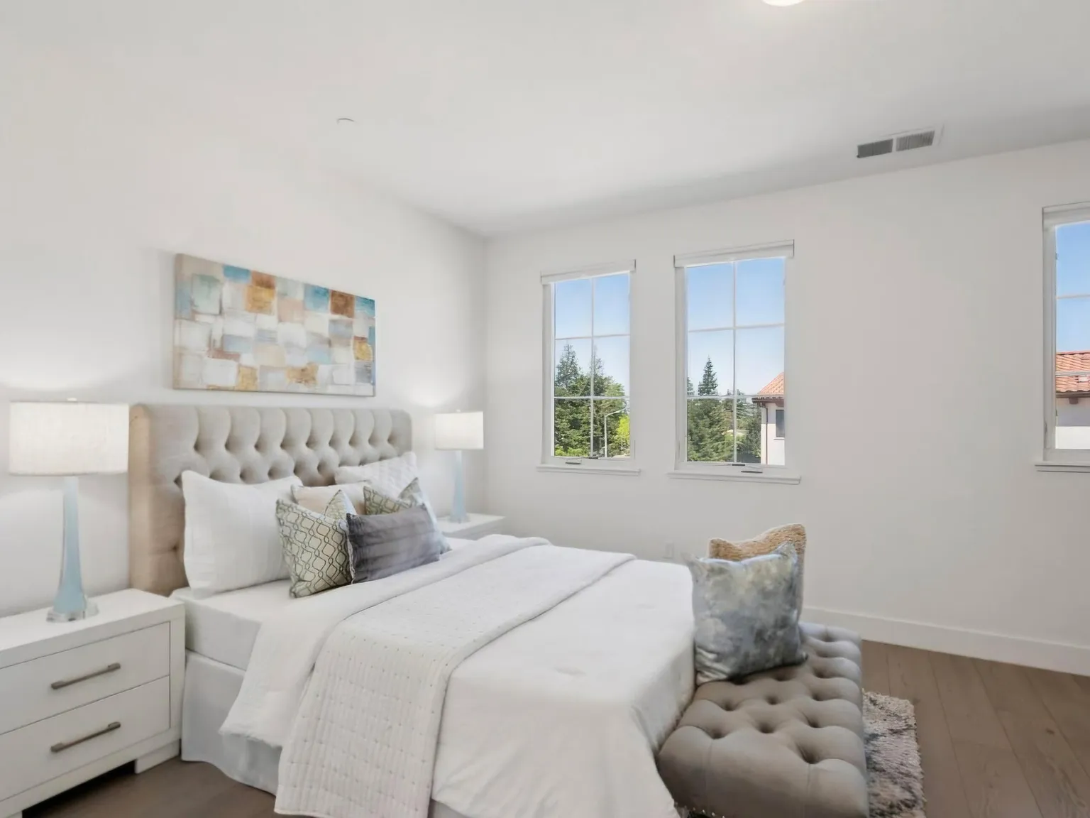 3 bed, 2.5 bath, 1435 sqft, $5,675 — Photo 3