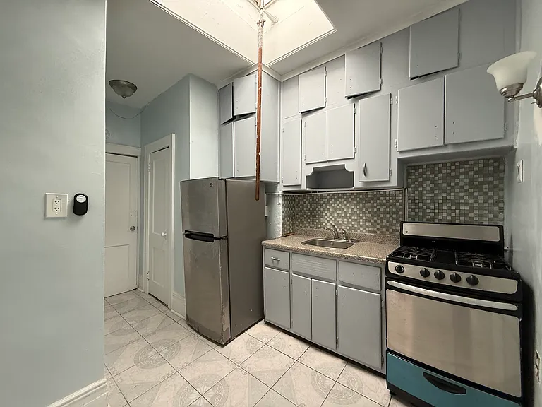 514 Jamaica Ave #2R — Photo 3
