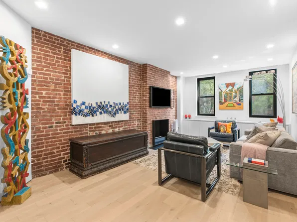 250 West 16th Street image 1 of 10