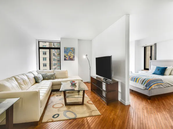 400 East 70th Street image 2 of 16