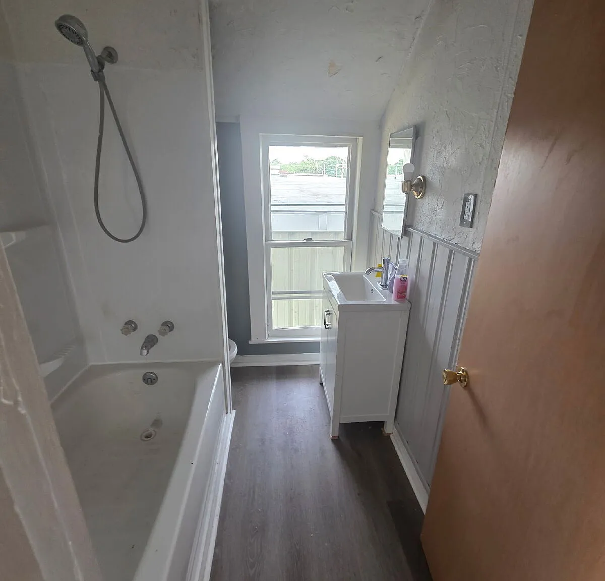2 bed, 1.0 bath, $1,000 — Photo 2