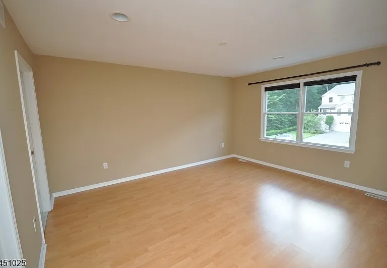 370 Summerhill Dr — Photo 7