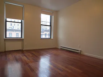 Rented by Robyn Lee, LREB