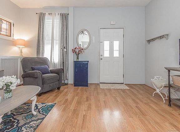 3rd image of 5320 Odell St