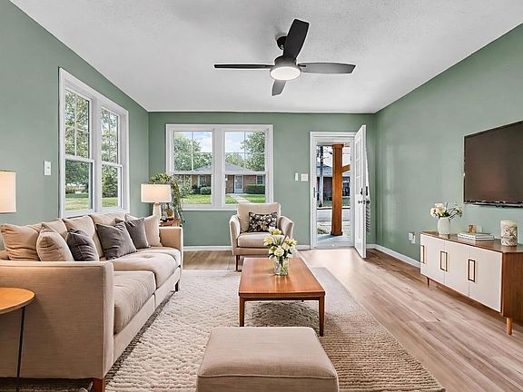 3rd image of 829 Josephine St