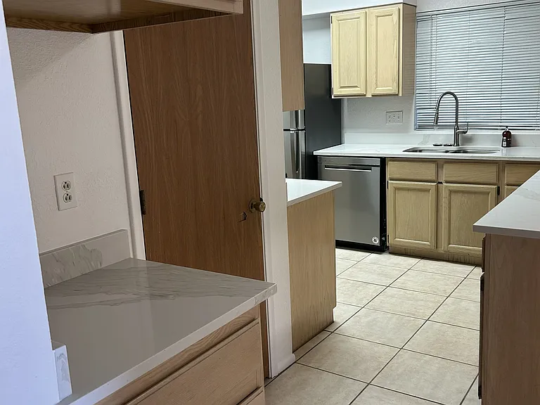 11830 N Joi Dr — Photo 3
