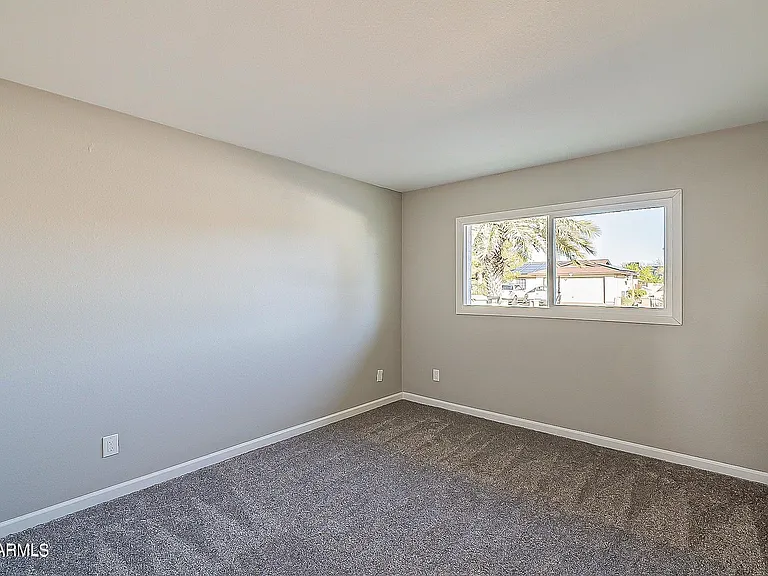 14008 N 52nd Ave — Photo 31