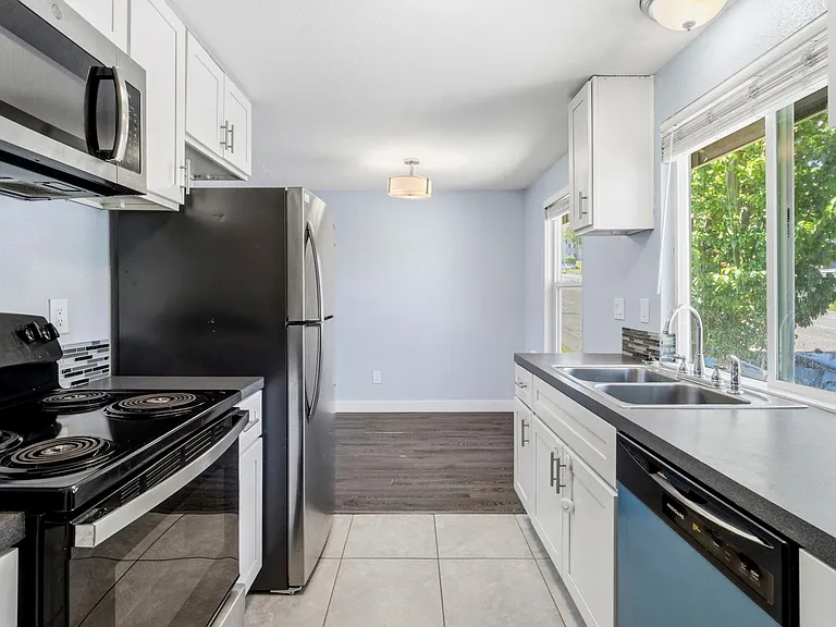 1502 S G St #3 — Photo 2
