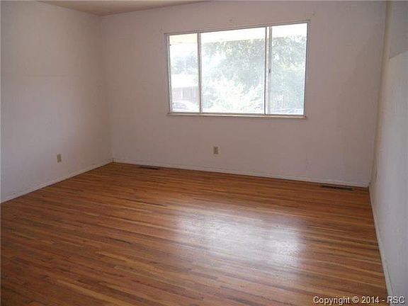 2nd image of 914 Maxwell Ln