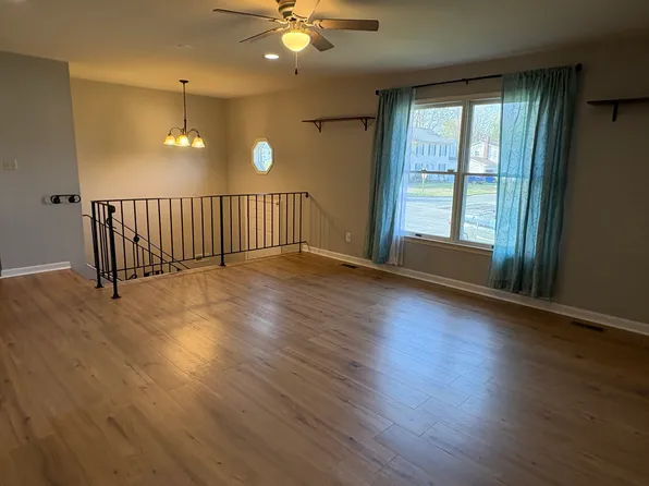 706 Shamrock Dr, Fredericksburg, VA 22407