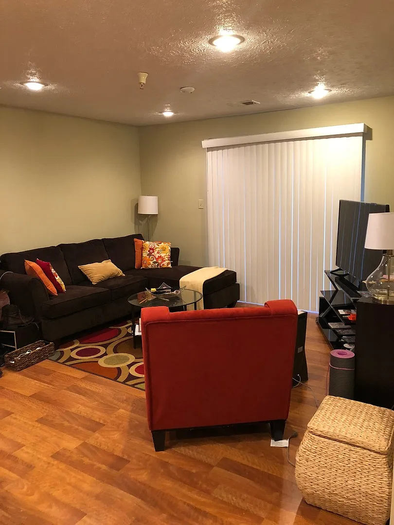 Price Reduction: 3 Bdrm Available August 2026! Monthly Rent Is $1,400 — Photo 1