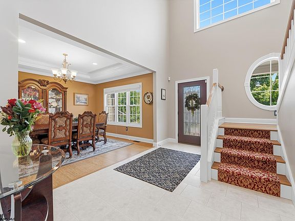 3rd image of 411 N Harwich Cir