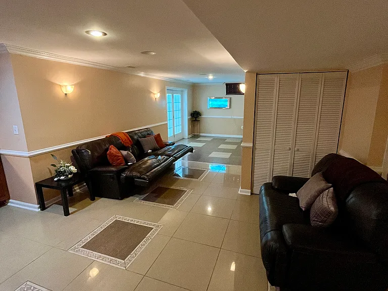 6909 Crossfield Ct — Photo 1