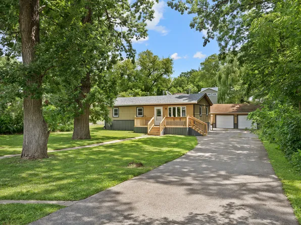 38207 N 3rd Ave, Spring Grove, IL 60081