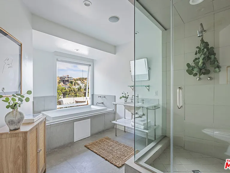 1568 Viewsite Dr — Photo 23