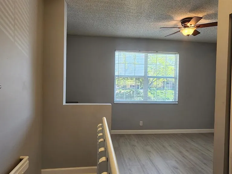 211 Mallory Ct #211 — Photo 16