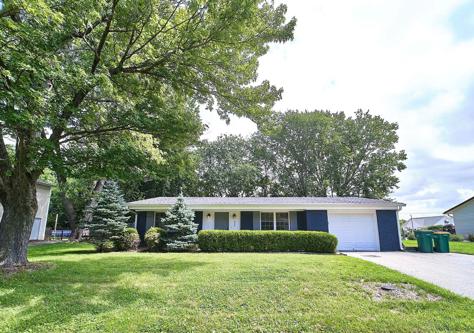 3BD/2BA home in Zionsville! — Photo 2