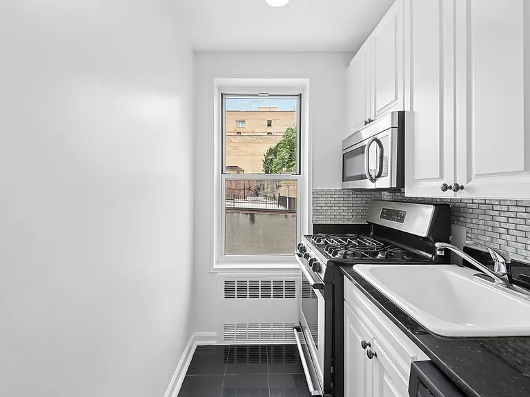 401 W 56th St #5M — Photo 4