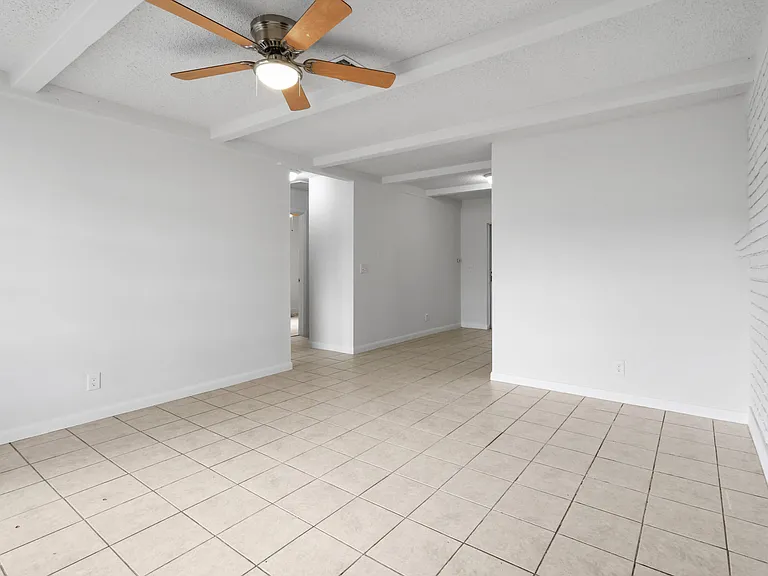 8401 SE Sunset St — Photo 5