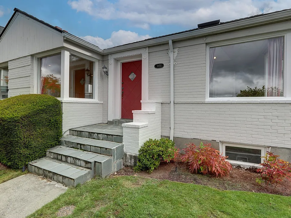 3856 46th Ave NE