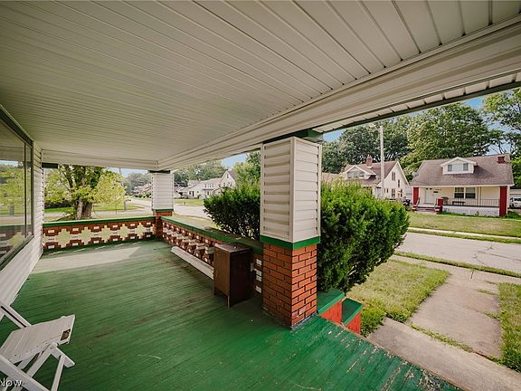 4th image of 13509 Alvin Ave