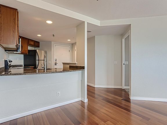4th image of 100 Park Ave W APT 1304
