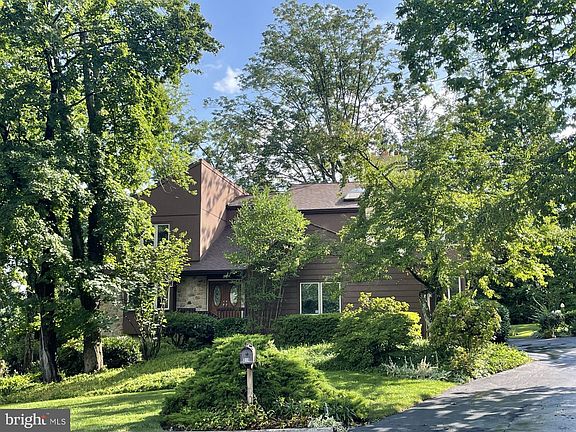 2nd image of 214 Cornell Dr