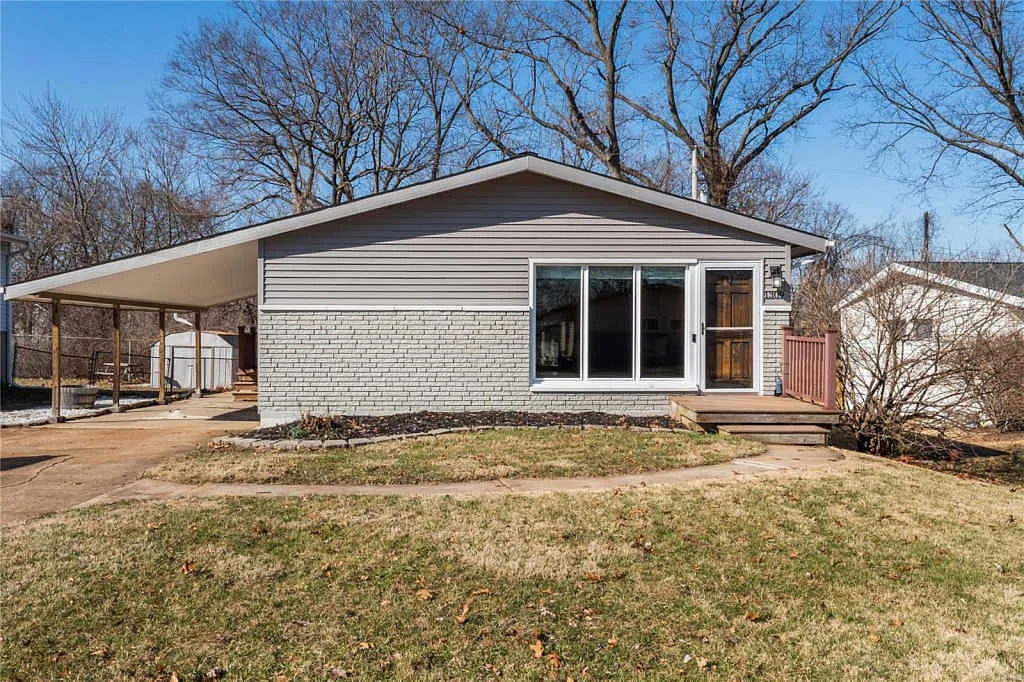 1309 Honeywood Dr photo 1