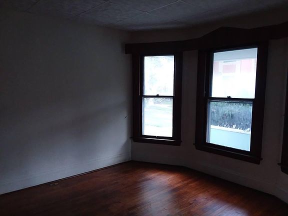 2nd image of 125 W Pleasant Ave