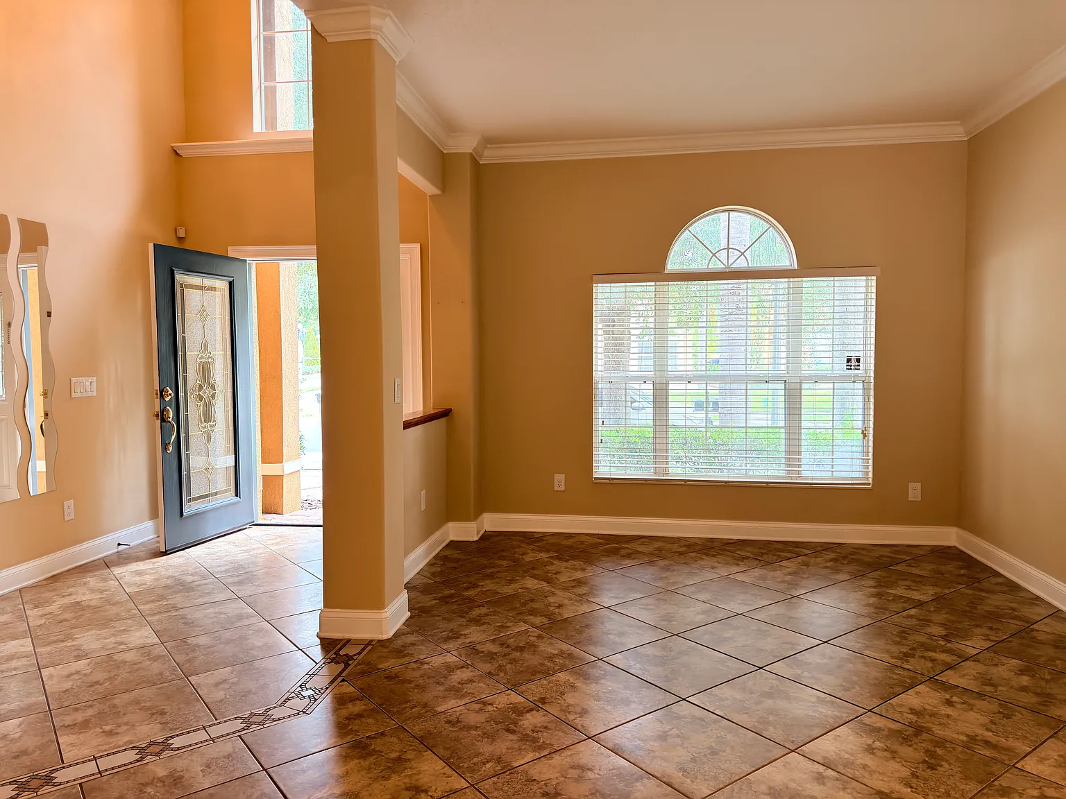5 bed, 3.5 bath, 3180 sqft, $3,800 — Photo 2