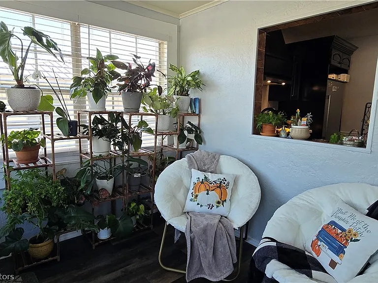 401 S Franklin St — Photo 4