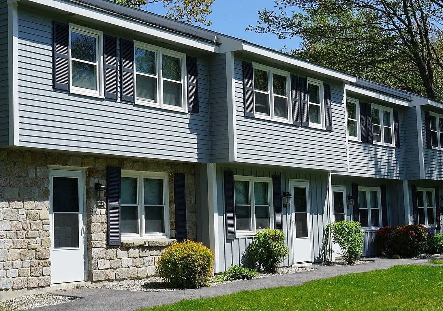 Coach Lantern Apartments — Photo 2