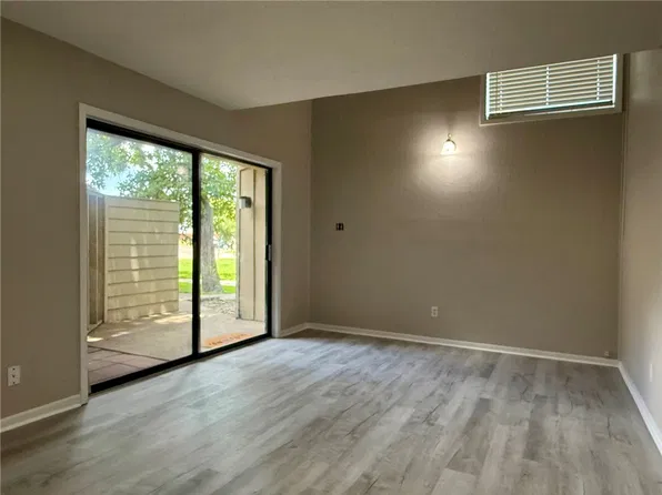 4403 Carter Creek Pkwy APT 5, Bryan, TX 77802