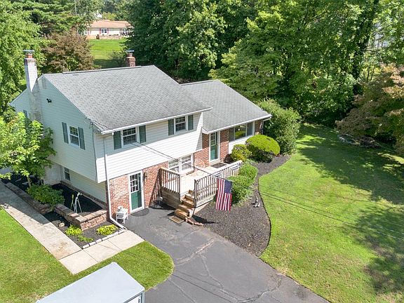 2nd image of 1042 Davis Grove Rd