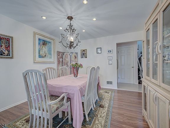 5th image of 17 Franklin Ct #17