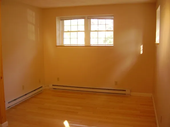 1 Angelo Ct, West Warwick, RI 02893