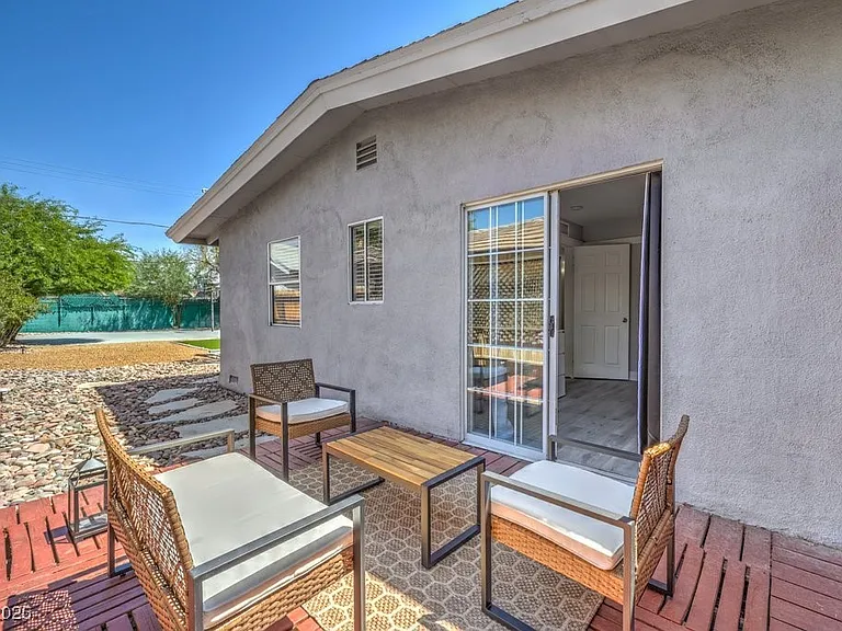 2400 Sherman Pl — Photo 27