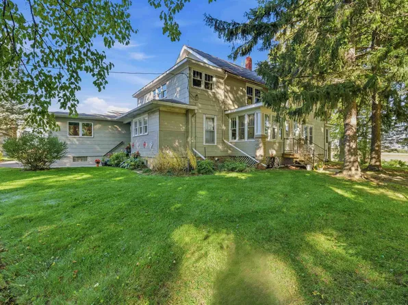 N5728 Hillcrest Rd, Fond Du Lac, WI 54937