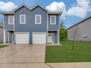 412 E 7th St #2, Bonham, TX 75418