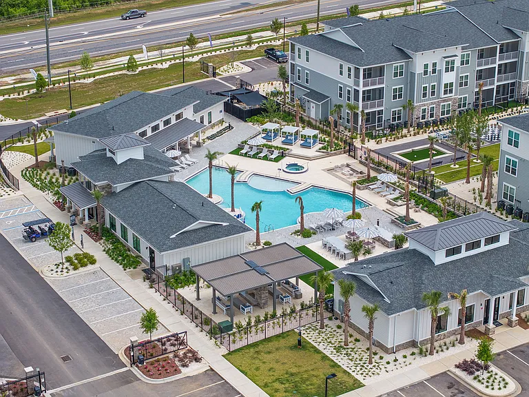The Quinn Luxury Apartments — Photo 6