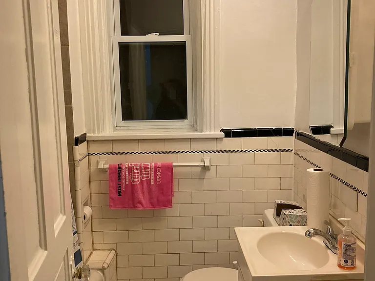 220 Ophelia St — Photo 4