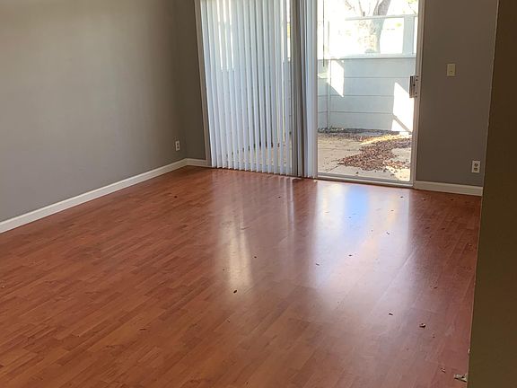 3rd image of 1569 Thornbriar Dr
