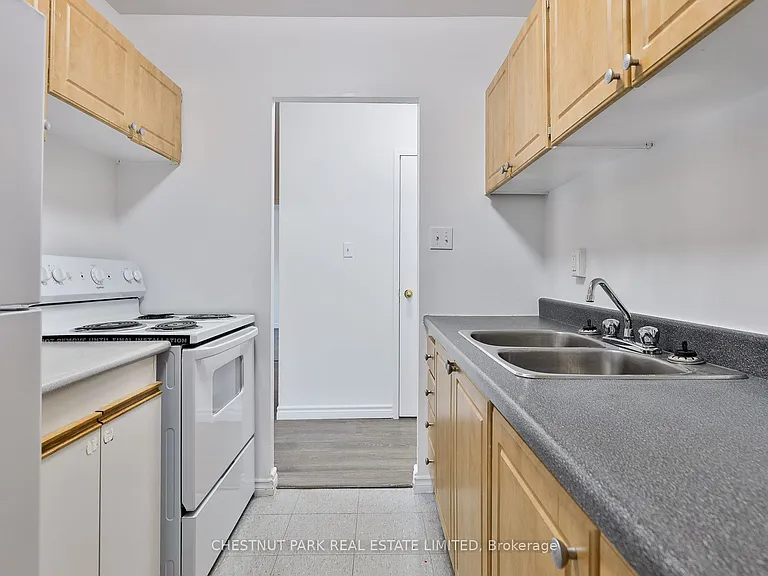 900 Glen St #215 — Photo 6
